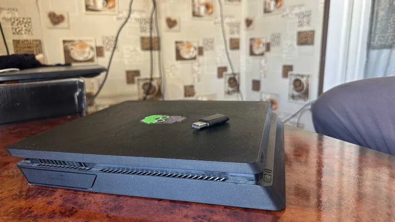 PS4 Slim 1TB (Proshivka) sotiladi + 3 ta pult bor / Obmen bor