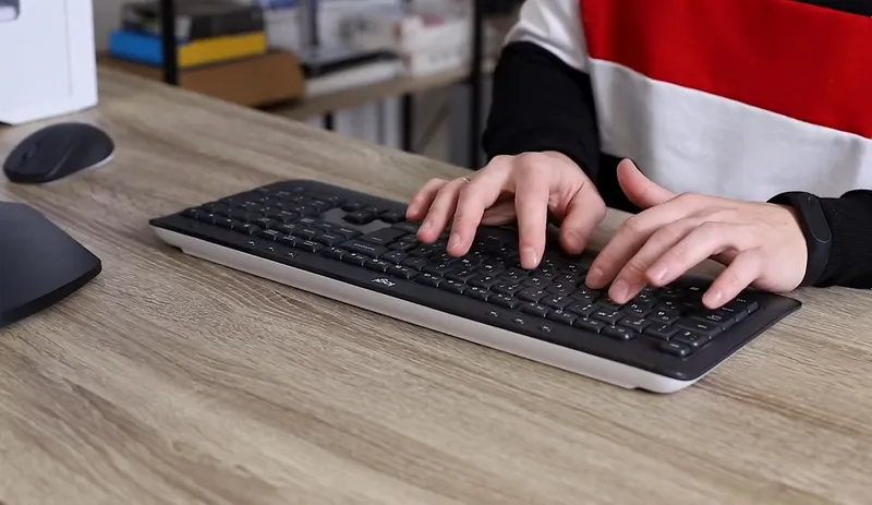 Logitech simsiz klaviatura va sichqoncha to‘plami 5 Logitech simsiz klaviatura va sichqoncha to‘plami 5