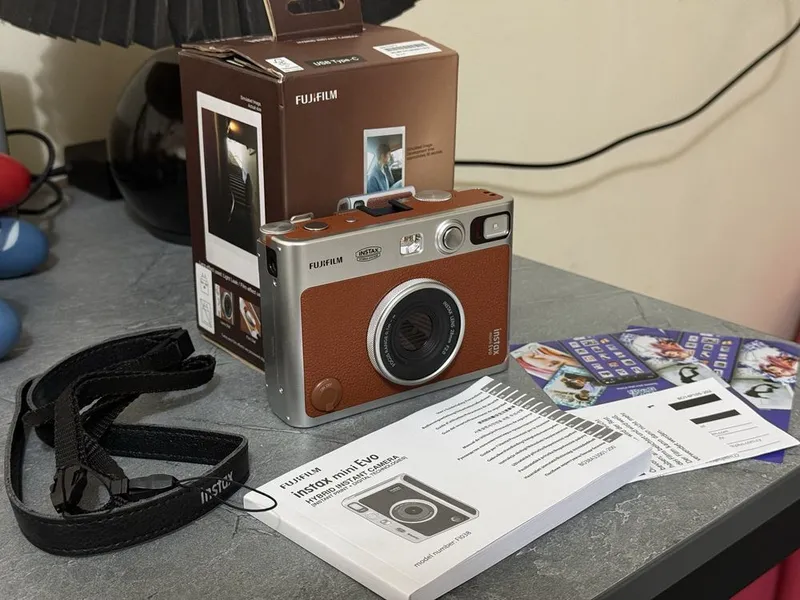 Гибридный инстакс Fujifilm Instax Mini Evo Brown 2 Гибридный инстакс Fujifilm Instax Mini Evo Brown 2