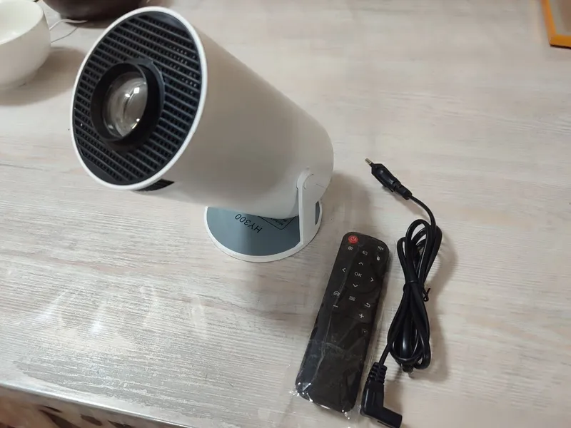 HY300 Mini Proyektor HY300 Mini Proyektor