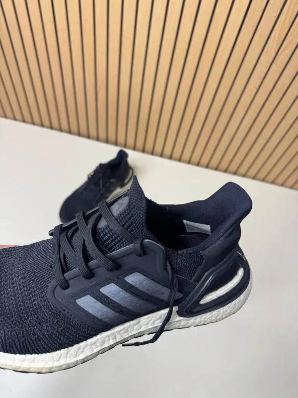 Adidas orginal krasovka razmeri 40 5