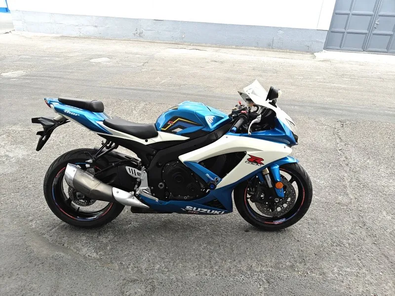 Suzuki GSX-R 600 sotiladi 1 Suzuki GSX-R 600 sotiladi 1