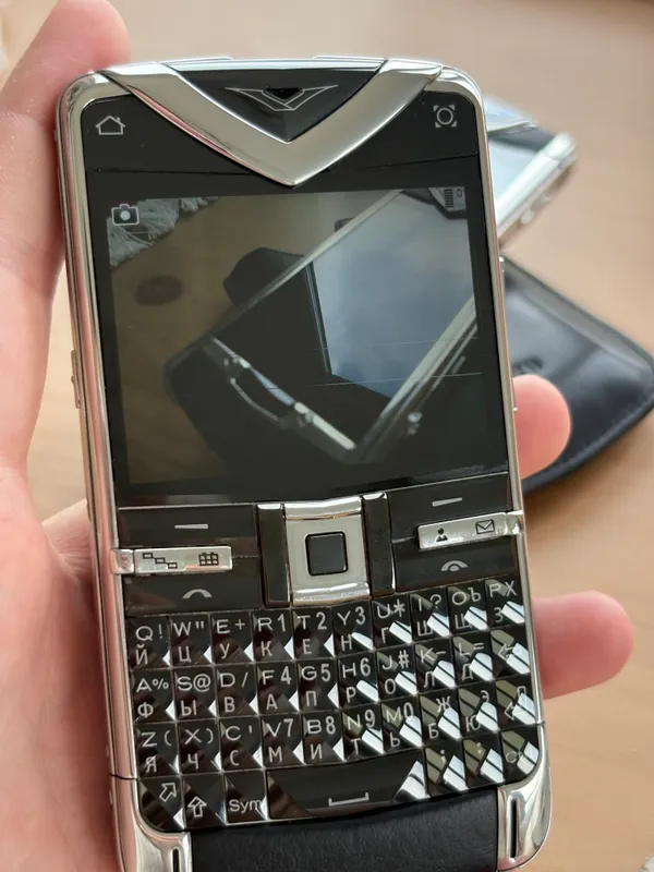 Vertu Constellation Quest 8 Vertu Constellation Quest 8
