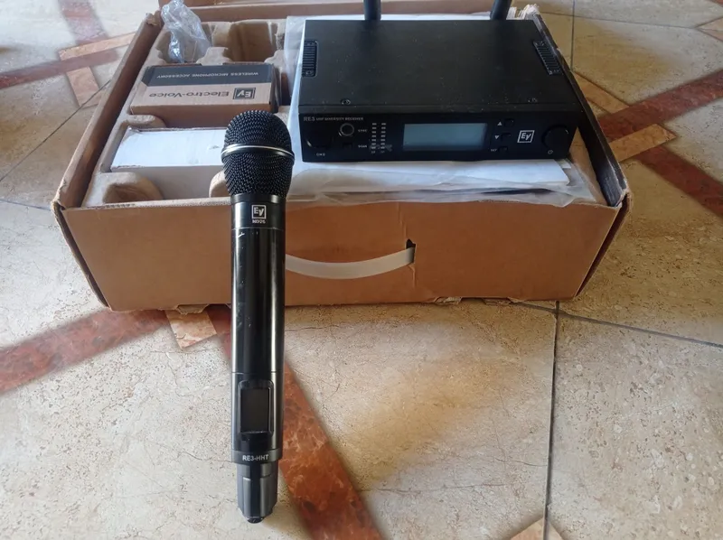 Electro voice re3 microphone 3