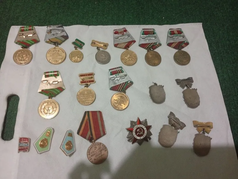 Bobom bilan buvimga tegishli medallar barini hujjatlari bor