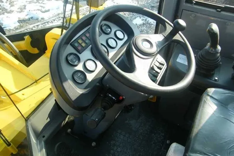 на складе Продаем фронтальный погрузчик XCMG ZL50GN 3,2 куба джостик — фото 3