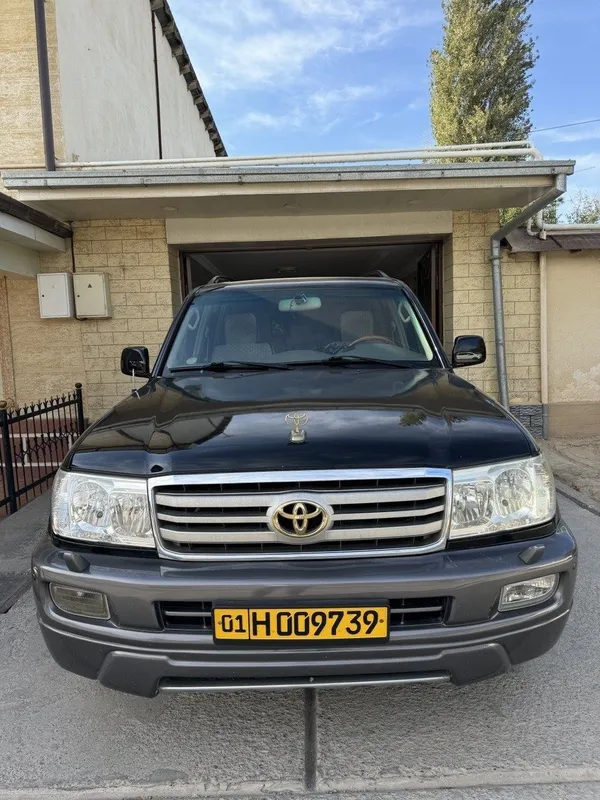 Toyota Landcrusier 100 1 Toyota Landcrusier 100 1