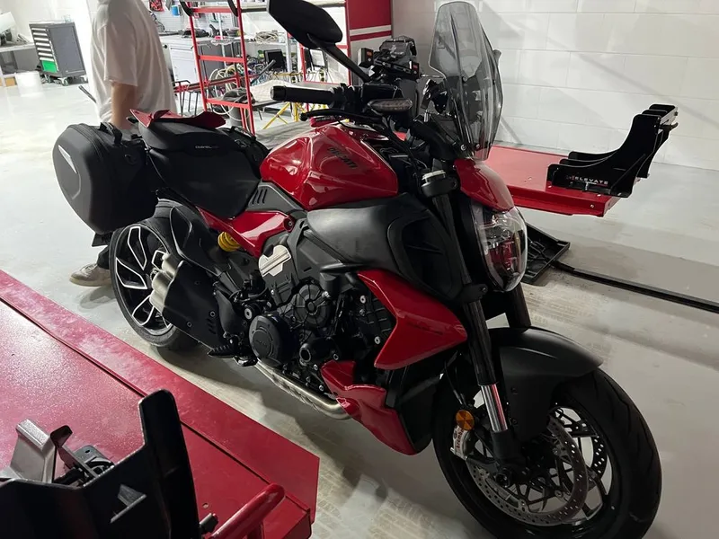 Ducati Diavel V4 — фото 1