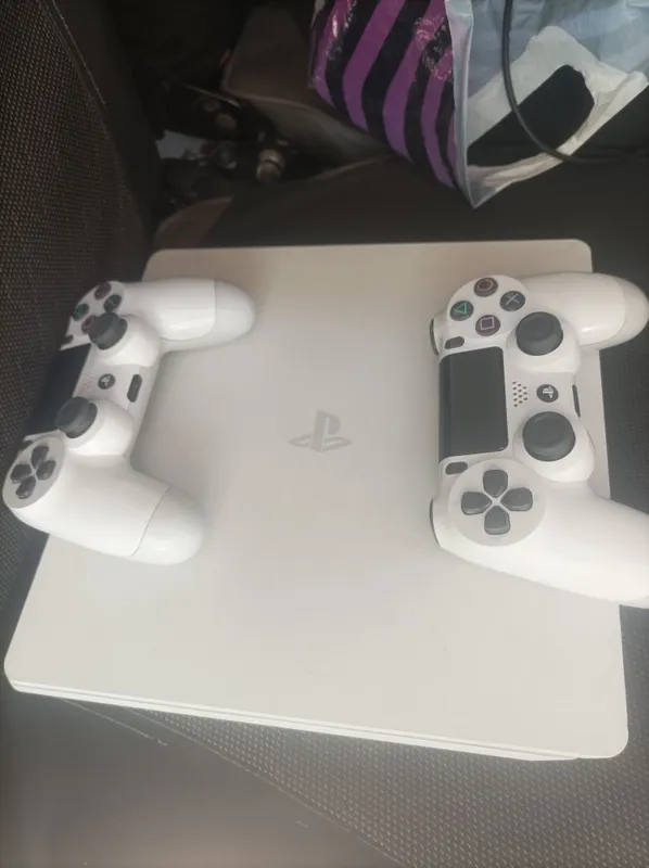 Playstation 4 silm 2 TB 1 Playstation 4 silm 2 TB 1