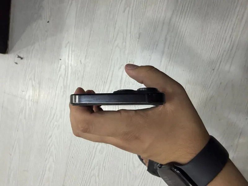 Iphone 16 pro max 5