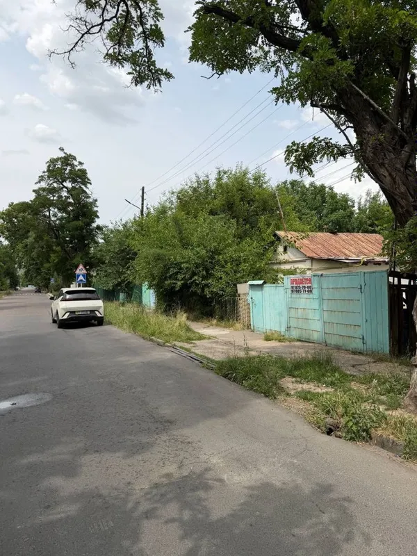 Участом 7 соток, в нижнем.