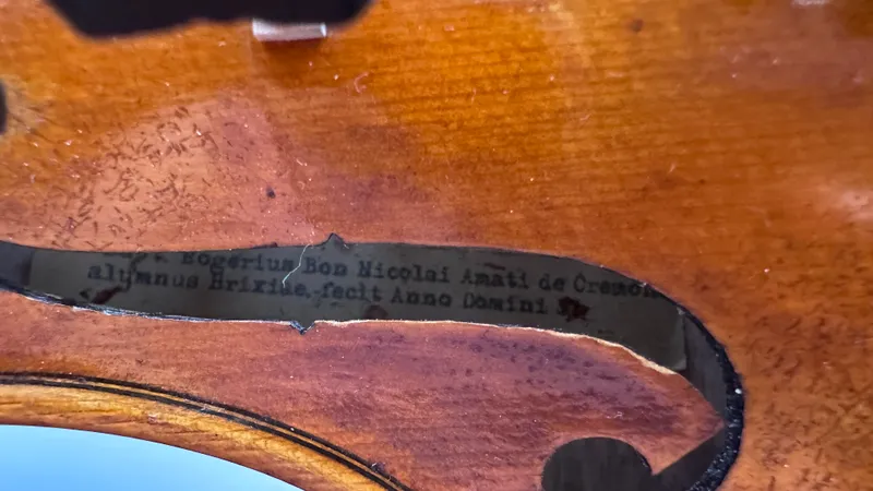 Italiyalik usta yasagan 4/4 Amati skripkasini sotaman 3