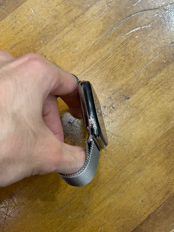 Apple Watch 10, 46 мм, натуральный титан, миланский браслет 4 Apple Watch 10, 46 мм, натуральный титан, миланский браслет 4