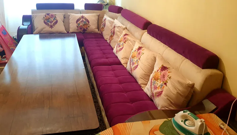 Yumshoq mebel ugolok 12 kishilik yaxshi xolatda