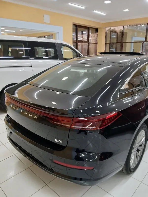 Bestune B70 sedan — фото 2