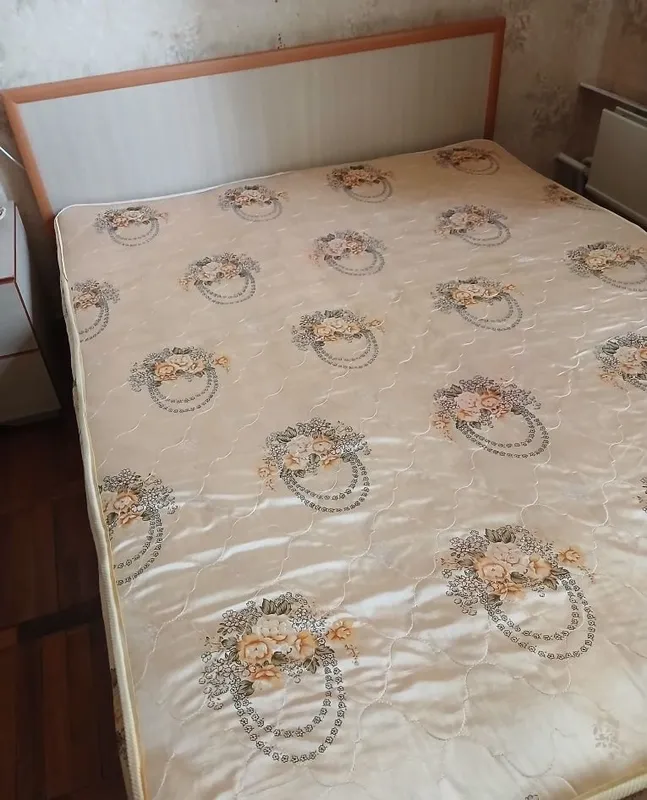 Продам б/у 2х спальную кровать с матрасом 1 Продам б/у 2х спальную кровать с матрасом 1