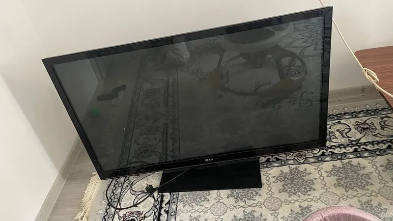 LG телевизор 57 Дьюм