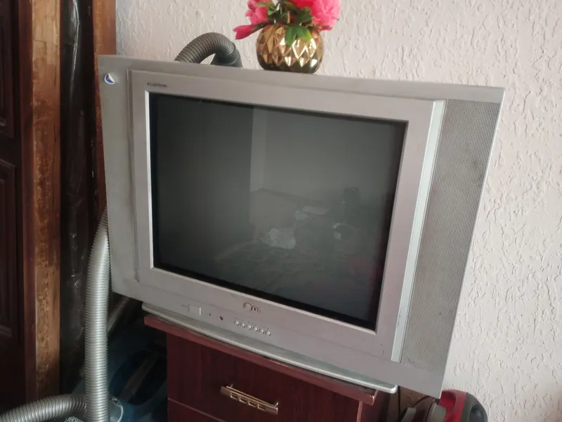 LG Televizor holati orta ekran korsatadi svetnoy