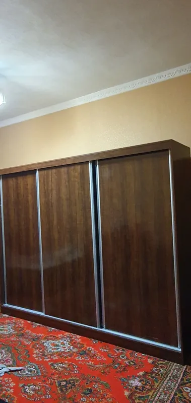 Большой шкаф для одежды