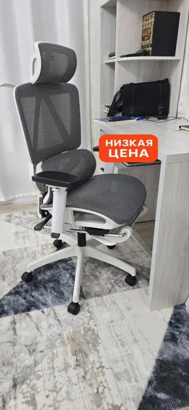 Кресло для руководителя с сеткой и подголовником — белое 1 Кресло для руководителя с сеткой и подголовником — белое 1