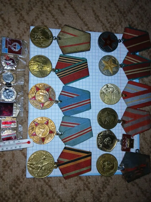 Продам старые медали