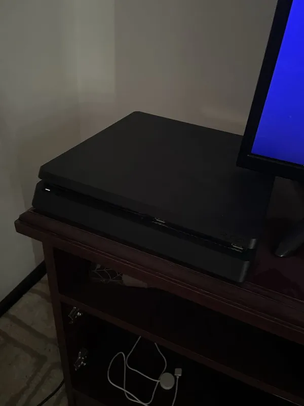 playstation 4 slim 1TB 1 playstation 4 slim 1TB 1