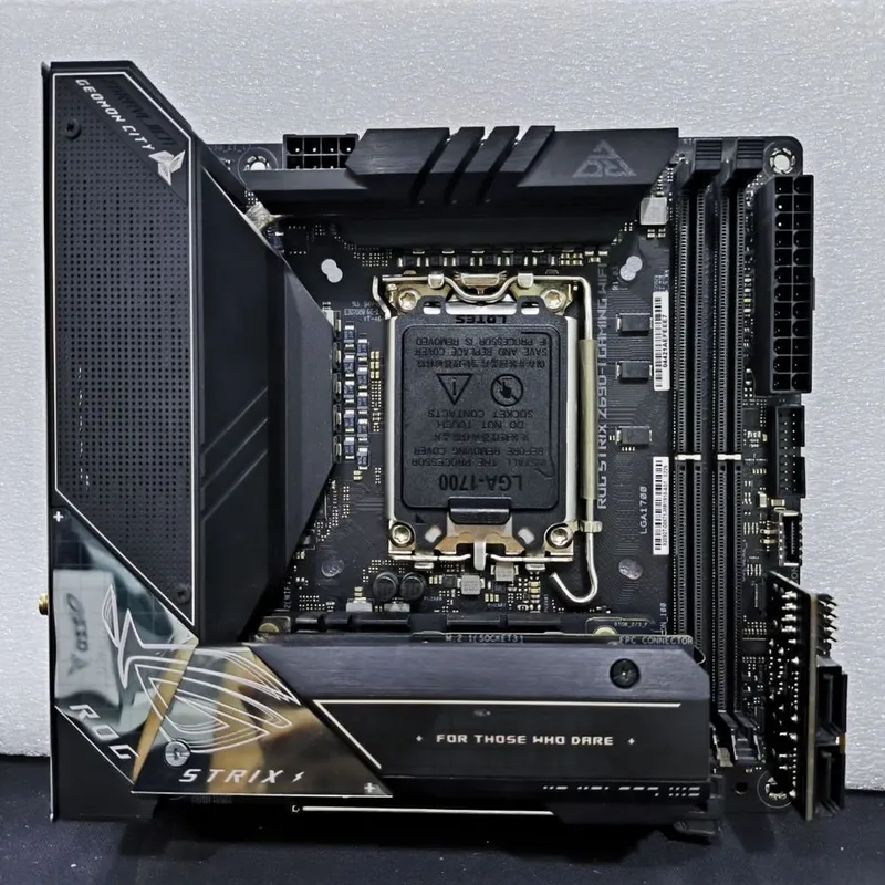 ASUS rog Strix Z690-I GAMING WIFI mini ITX 1 ASUS rog Strix Z690-I GAMING WIFI mini ITX 1