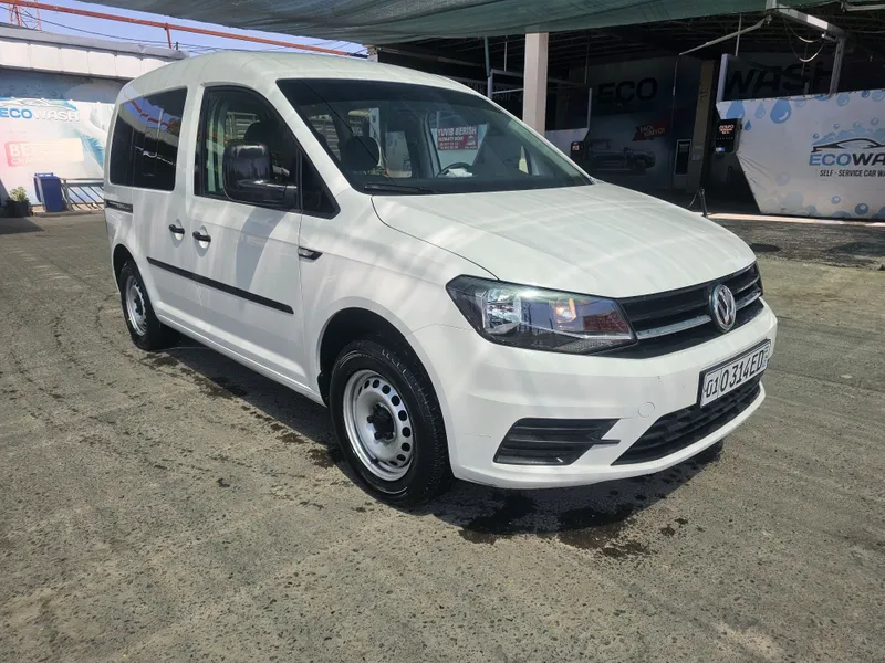 Volkswagen Caddy Combi 2022. 2 Volkswagen Caddy Combi 2022. 2