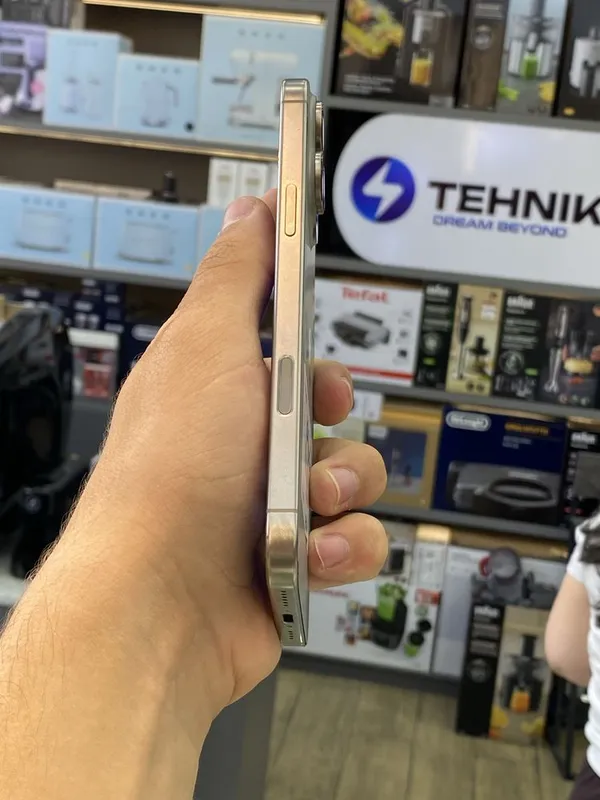 IPhone 16 Pro Max — фото 1