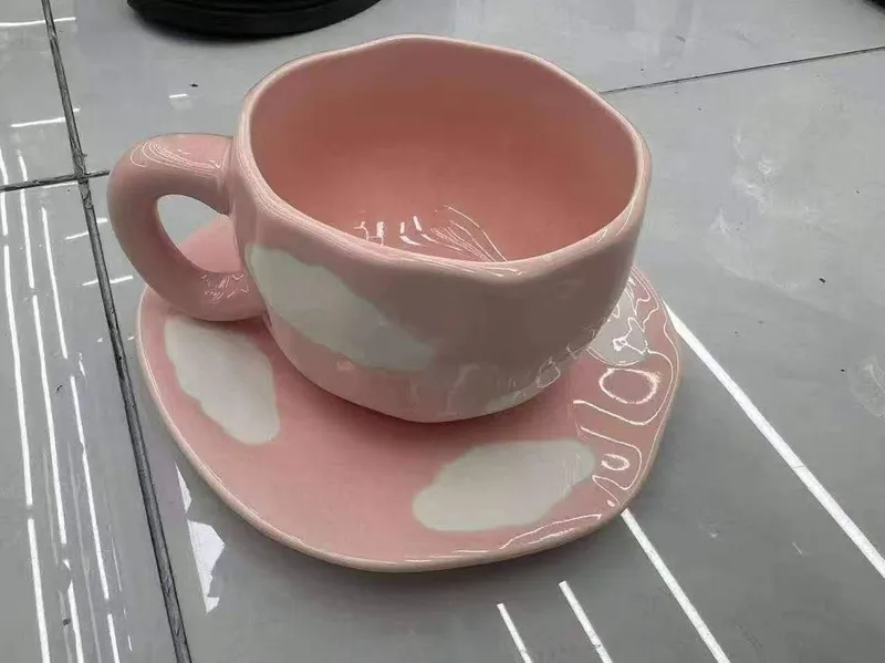 Керамическая чашка с блюдцем