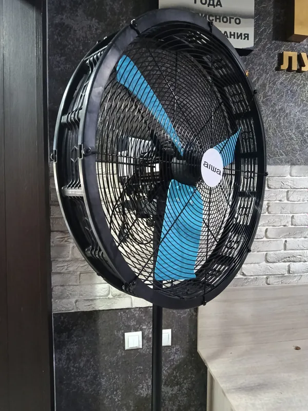 Joyni tejaydi, zoʻr salqinlatadi! AIWA 720F devoriy ventilyatori sotil