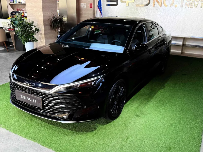 BYD Seal 6 DM-i 120 km Flagship 3 BYD Seal 6 DM-i 120 km Flagship 3