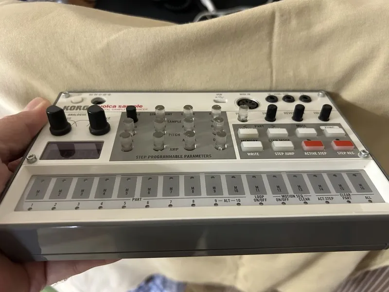Драм машина синтезатор Korg Volca Sample 2 2