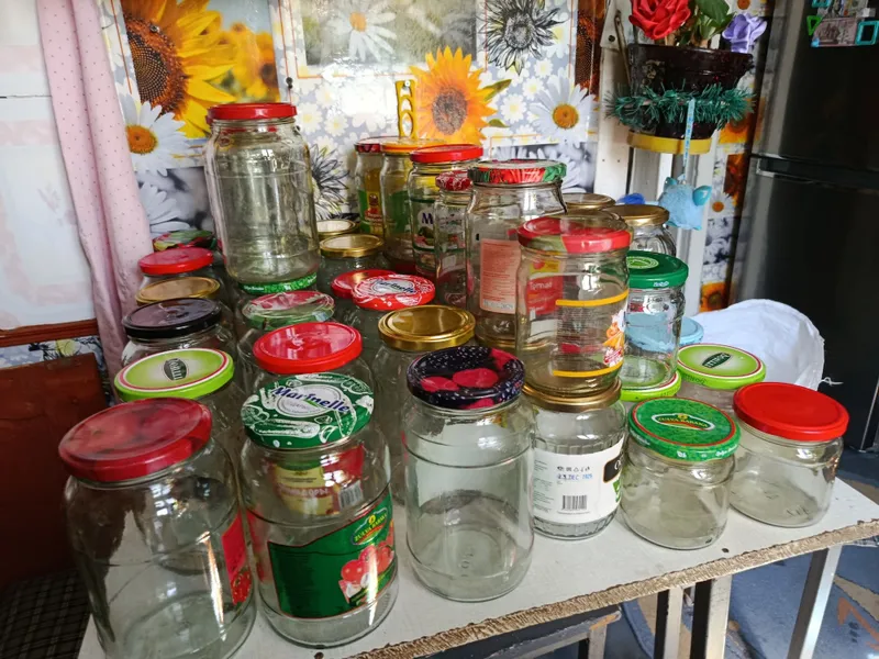 Продаются банки,литровые и,400 гр и 700г