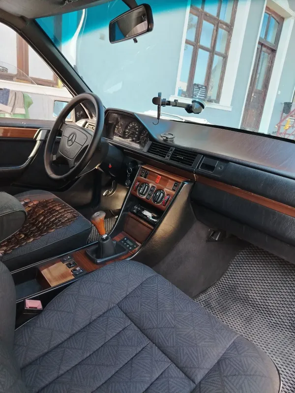 MERCEDES BENZ W124 sotiladi