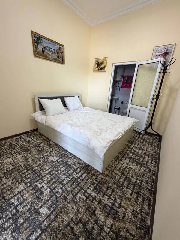Kunlik Hostel Yangi bozorni yaqinida joylashgan 2