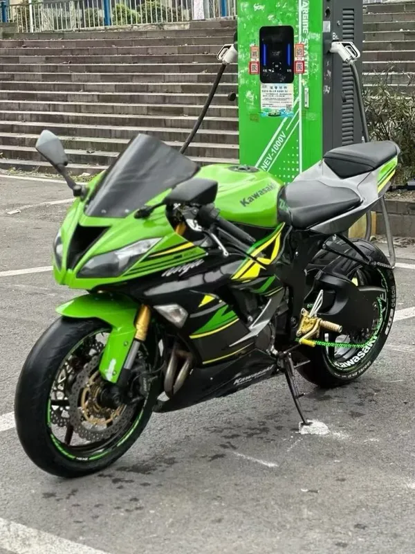 Kawasaki zx6r sotiladi