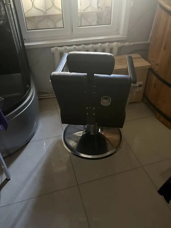 Kreslo salonniki sotiladi 4 Kreslo salonniki sotiladi 4