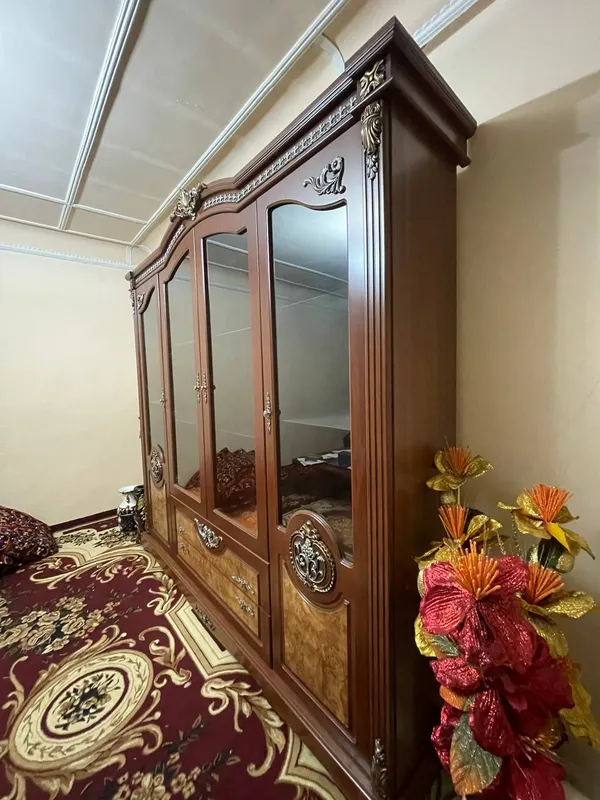 Классический сервант продаётся 2 Классический сервант продаётся 2