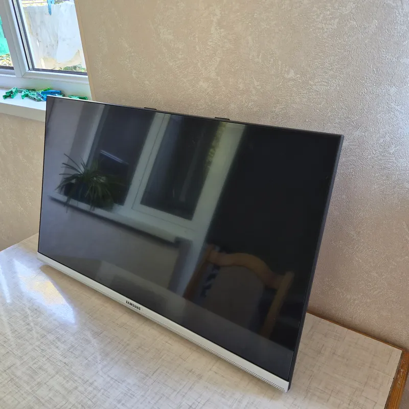 Телевизор Samsung 32 дюйма со Smart Box 3 Телевизор Samsung 32 дюйма со Smart Box 3