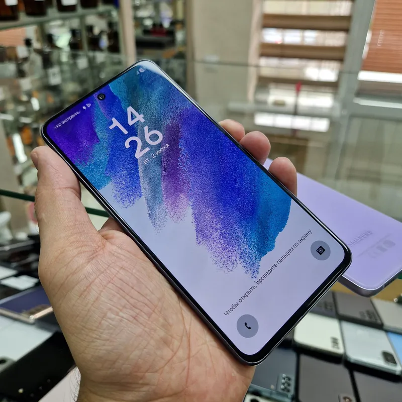 Samsung S21 FE 4 Samsung S21 FE 4