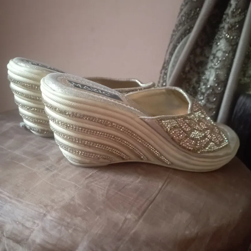 холати яхши авайлаб кийган