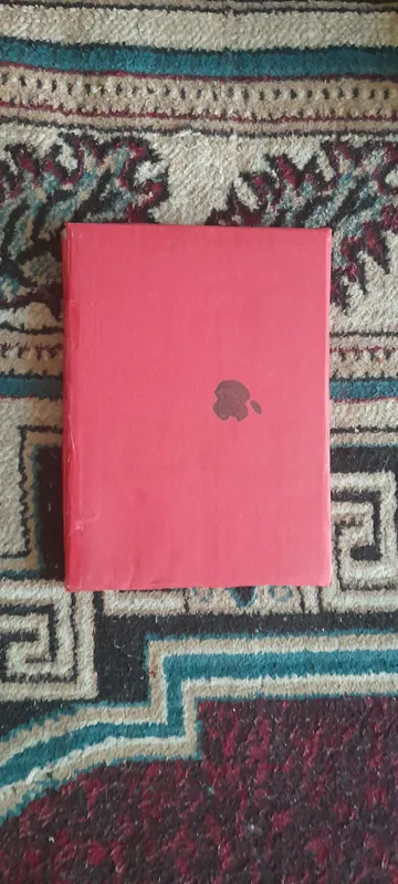 Красное картонный ноутбук от (Mini Apple) 2