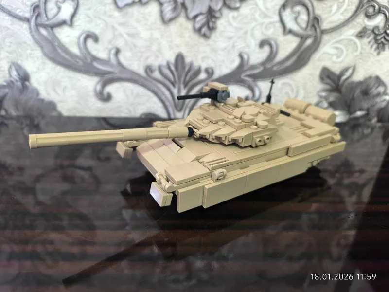 Собранный Лего танк Т-72 2