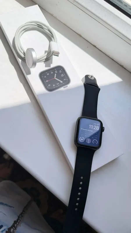 Apple watsh se 44mm GPS xolati yaxshi 1 Apple watsh se 44mm GPS xolati yaxshi 1