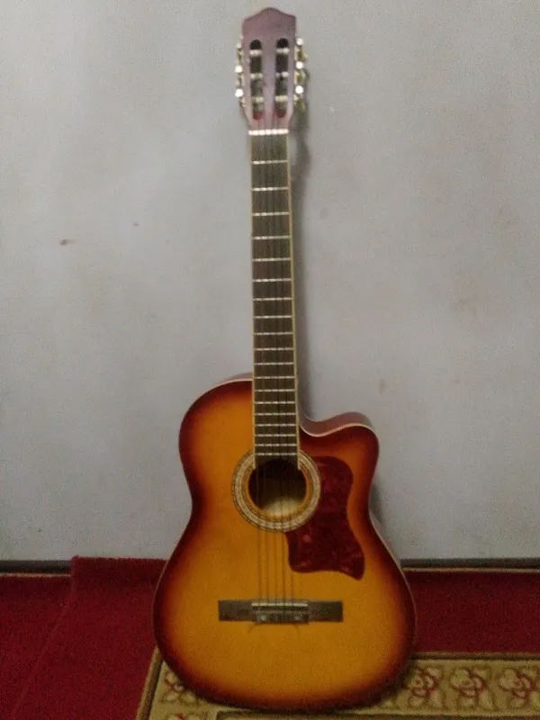 gitara sotiladi klassik gitara