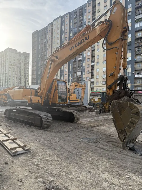 Продается HYUNDAI R220LC 2011год — фото 1