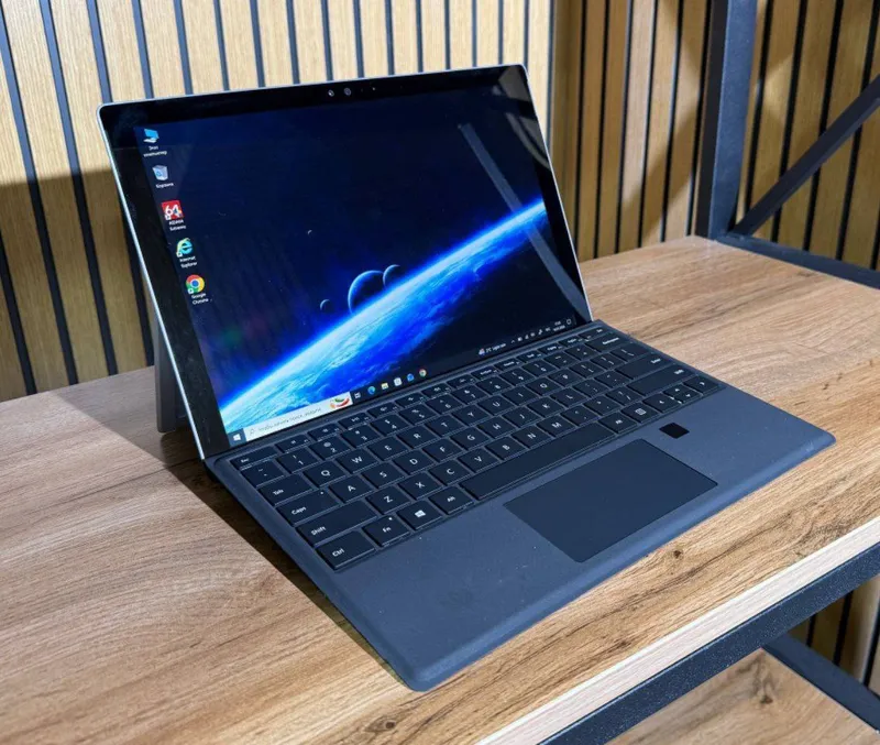 Microsoft Surface Pro 5 8GB/256GB SSD 1 Microsoft Surface Pro 5 8GB/256GB SSD 1
