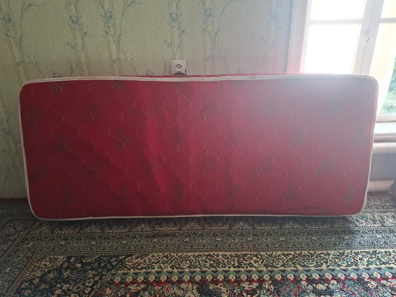 хочу продать матрас немножко поломенный
