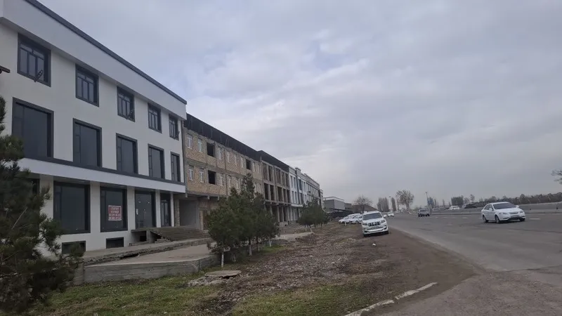 Нотурар нурафшонда 800 кв 3 Нотурар нурафшонда 800 кв 3
